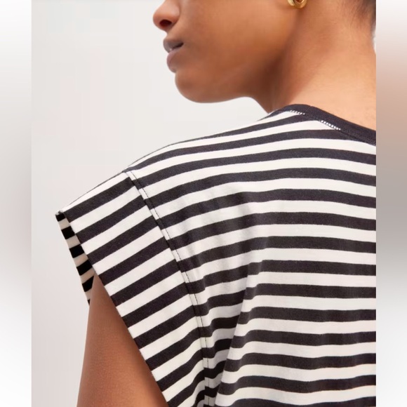 The Muscle Tee in Essential Cotton. Black/white stripe edgy muscle tee. Size M. - Picture 5 of 7